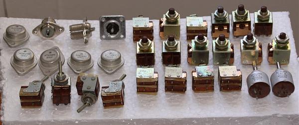 Продам переключатели и кнопки гнезда резиторы.транзисторы