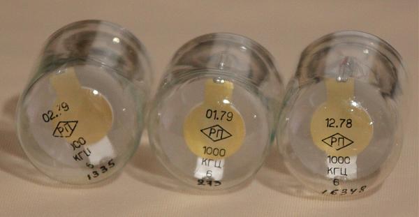Продам стеклянные, позолоченные кварцевые резонаторы