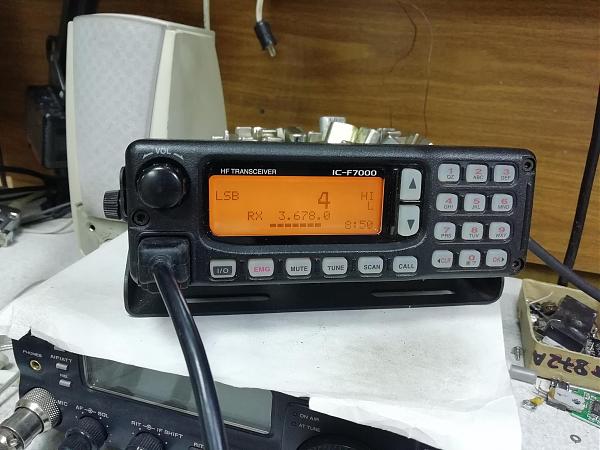 Продам Icom F7000