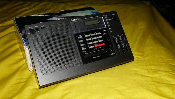 Продам радиоприёмник SONY ICF-2001