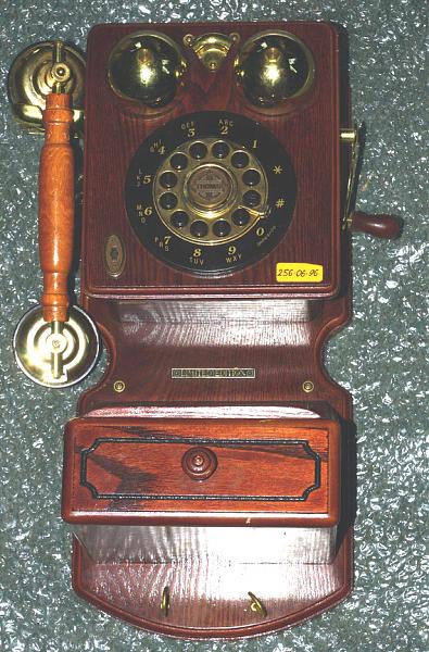 Продам лот 18 телефон старинный реплика