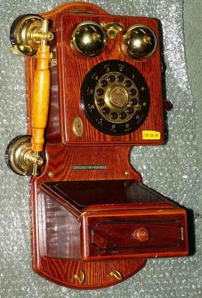 Продам лот 18 телефон старинный реплика
