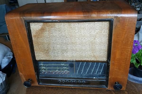 Продам Старинный радиоприемник LORENZ