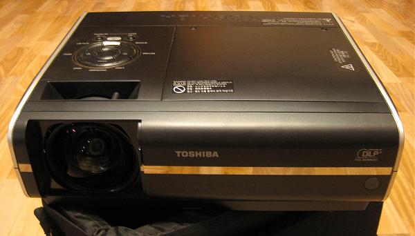 Продам Проектор Toshiba TDP-EX20
