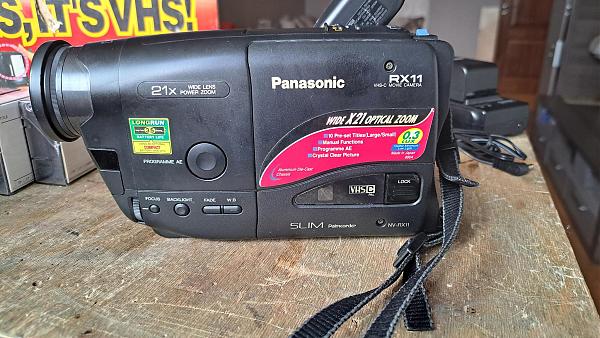 Продам Видеокамера Panasonic NV-RX 11 EN