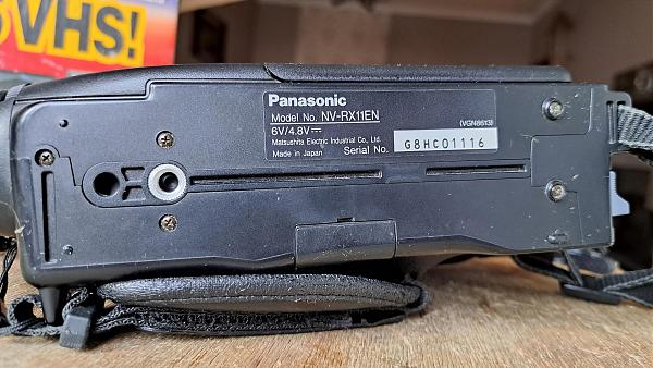 Продам Видеокамера Panasonic NV-RX 11 EN