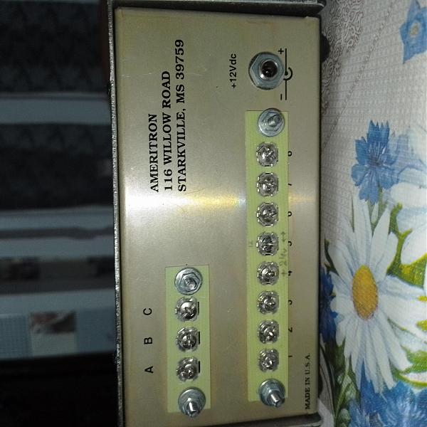 Продам Коммутатор на 8-мь антенн.AMERITRON rcs-1012 relay