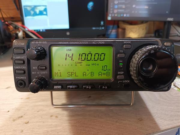 Продам КВ, УКВ трансивер IC-706