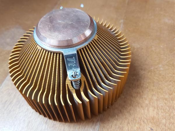 Продам Медный радиатор для металлокерам. ламп