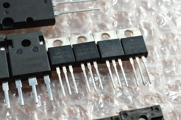 Продам Транзисторы с демонтажа разные, лот 18шт