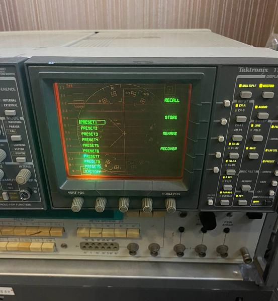 Продам Блок из двух векторных осциллографов Tektronix WFM