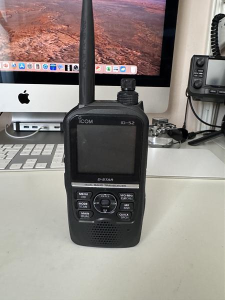 Продам Icom ID-52