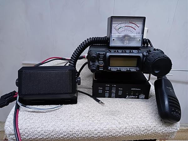 Продам трансивер Yaesu FT857D