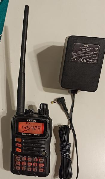 Продам Портативная радиостанция YAESU VX-6R