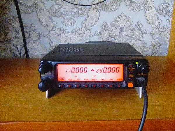 Продам Радиостанция Yaesu FT-8100 кросс бенд