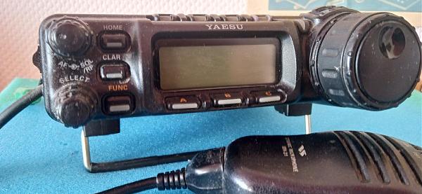 Продам Yaesu -857