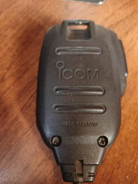 Продам Icom v8000