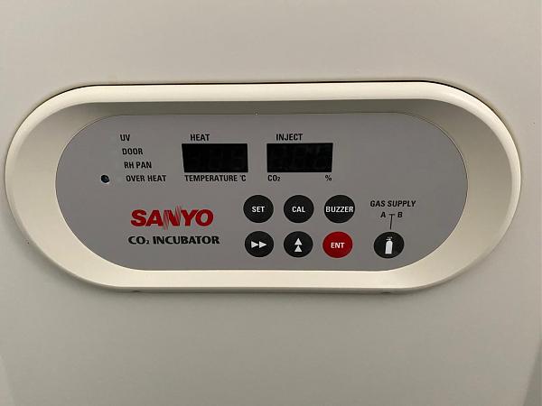 Продам Углекислотный CO2 инкубатор SANYO MCO-18AIC