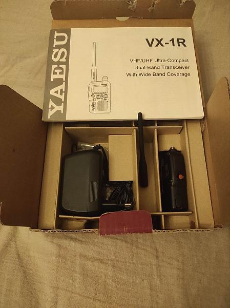 Продам VHF/UHF радиостанция Yaesu VX-1R
