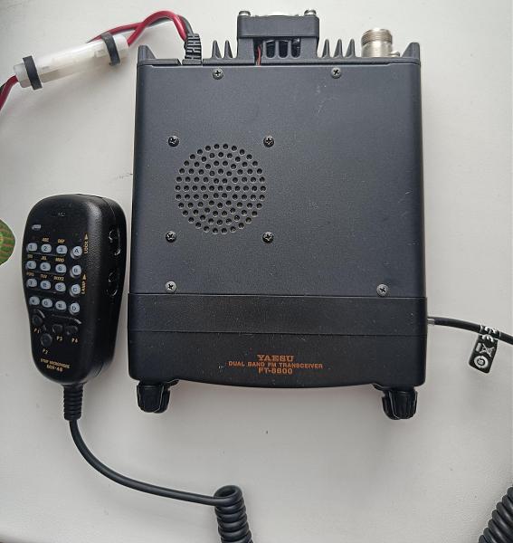 Продам Yaesu FT-8800R