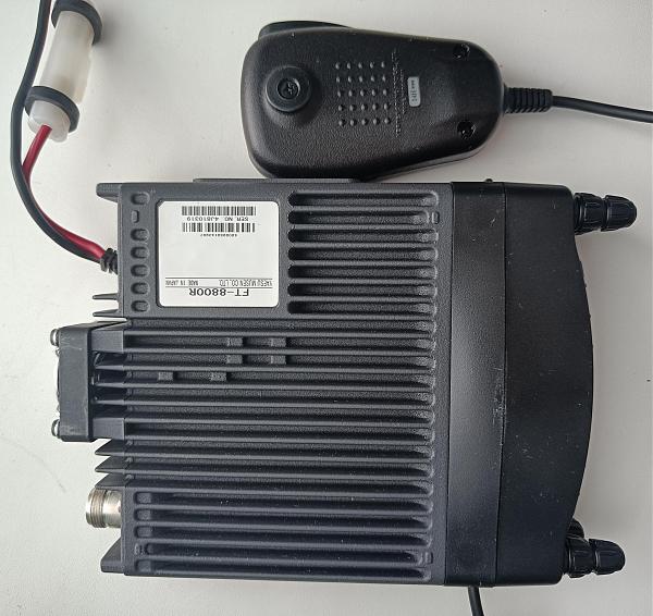 Продам Yaesu FT-8800R