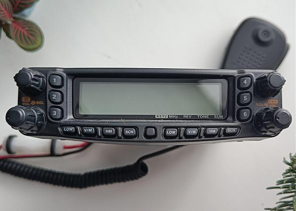 Продам Yaesu FT-8800R