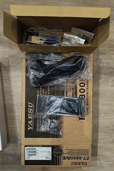 Продам Yaesu FT-8800R