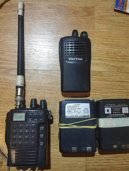 Продам Alinco DJ 180