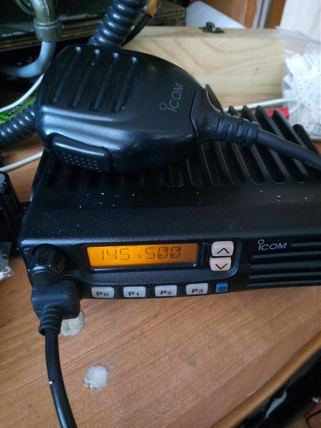 Продам Icom F111