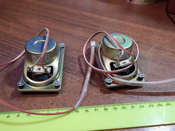 Продам Динамики от телевизора(2 шт)(4)