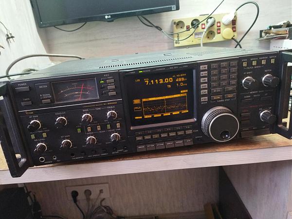 Продам Icom r 9000