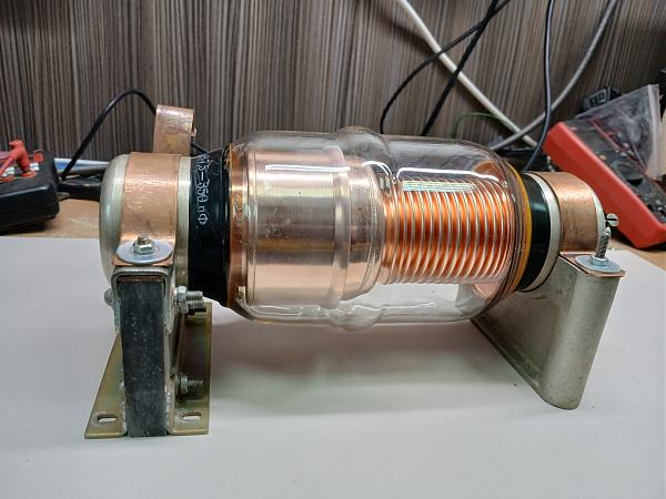 Продам Вакуумный конденсатор КП1-4