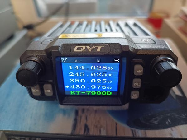 Продам Радиостанция QYТ КТ-7900D с пересылкой