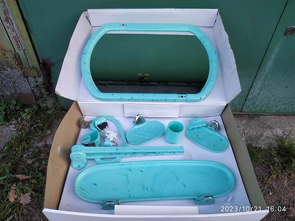 Продам Комплект для ванной комнаты (пластмасса)
