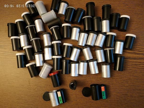 Продам Кассеты для фотоплёнки с контейнерами