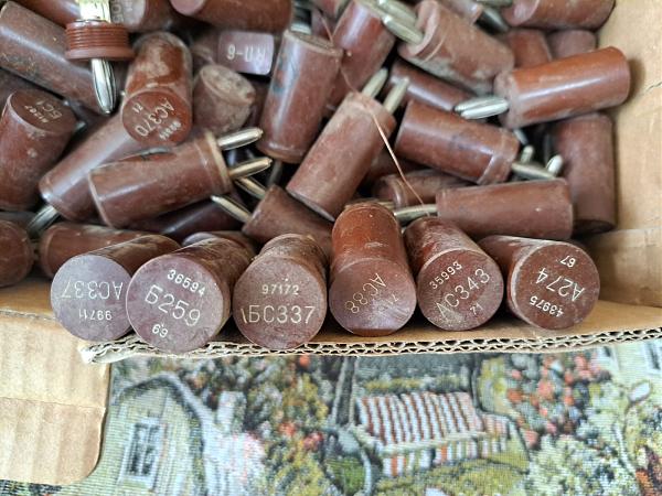 Продам кварцы раьзёмы феррит итд
