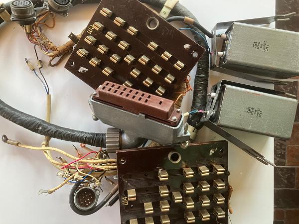 Продам Жгут питания с разъемами от Р-140