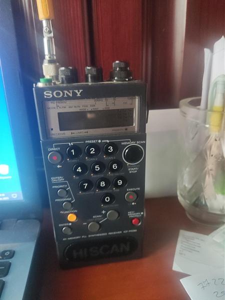 Продам Радиоприёмник Sony icf pro 70