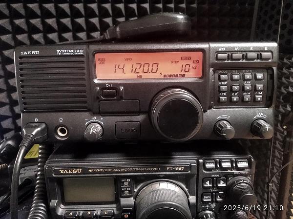 Продам трансивер YAESU Sistem 600
