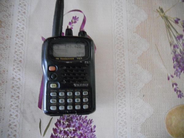 Продам радиостанция yaesu vx5