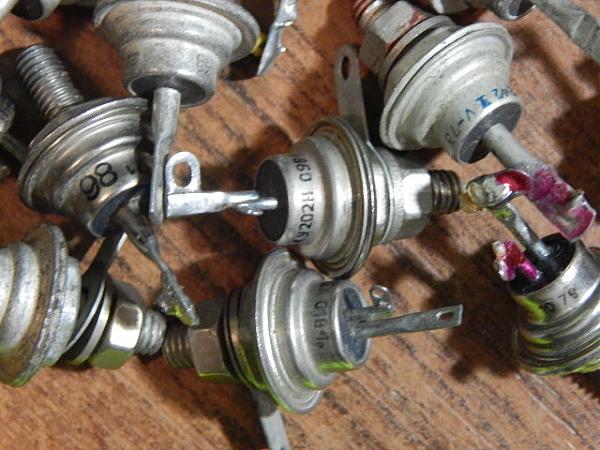 Продам Диоды и стабилитроны(16 шт)