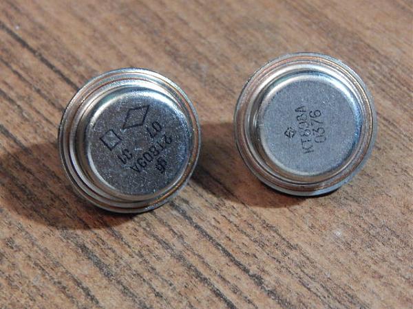 Продам Транзисторы(2 шт)2Т809А и КТ808А
