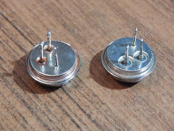 Продам Транзисторы(2 шт)2Т809А и КТ808А