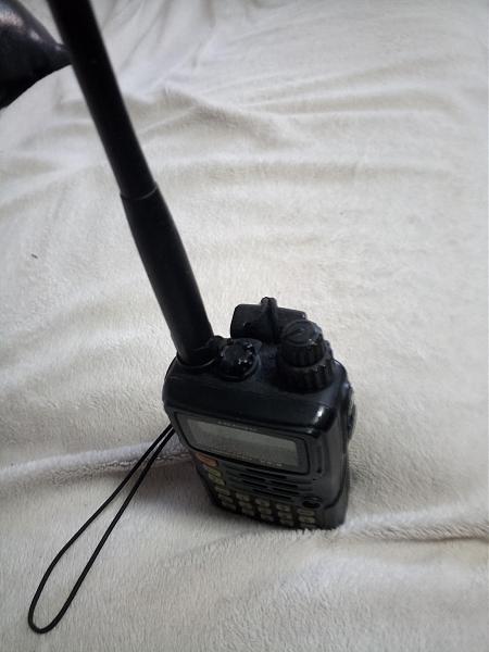 Продам Радиостанция VX-6R