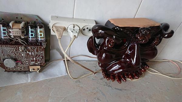 Продам Чaсы элeктpонные нaстенные 2шт
