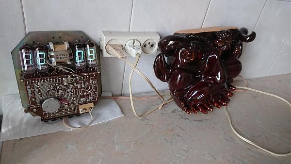 Продам Чaсы элeктpонные нaстенные 2шт