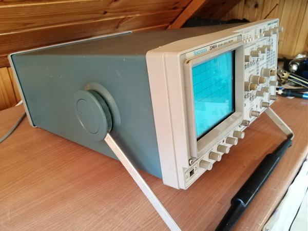 Продам Tektronix 2246A на запчасти