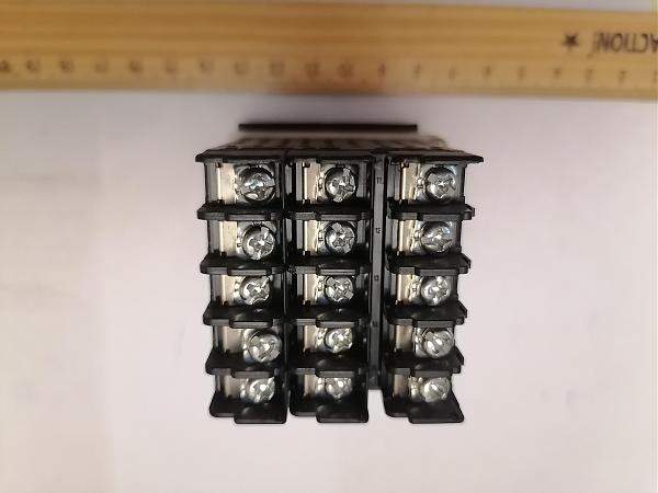 Продам Регулятор температуры Omron E5CN
