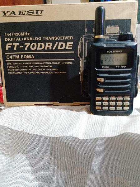 Продам Рация Yaesu FT 70 DE