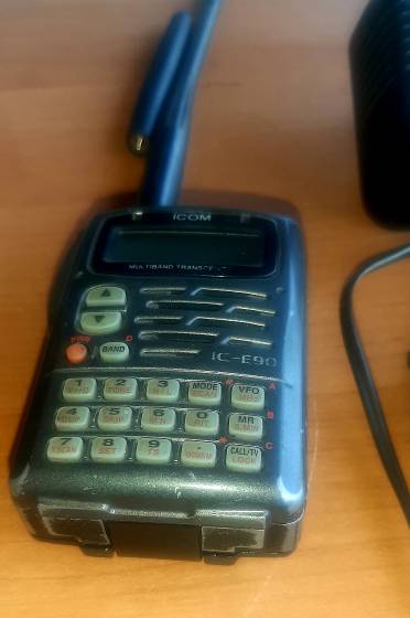 Продам icom ic e-90